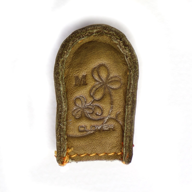 Clover Natural Fit Leather Thimble Medium 1 5d489b06-c8f9-4b7e-9de1-1e90acbe4f49