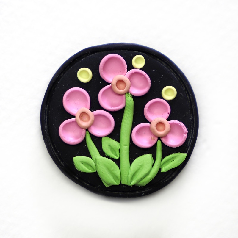 Modern Threads Needle Minder Flowers Round