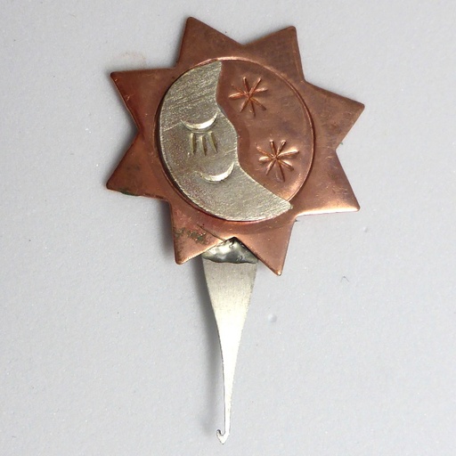 [puffincomagneticneedlethreadercelestialsun] Puffin & Co Magnetic Needle Threader Celestial Sun