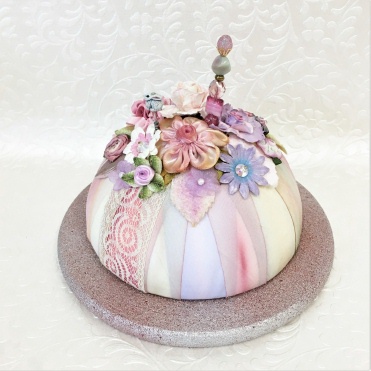 [susan-clarke-pincushion-with-2-pins-pink] Susan Clarke Pincushion with 2 pins Pink