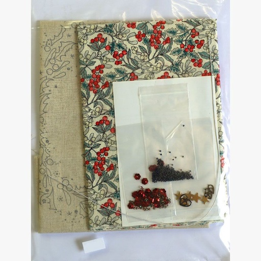 [taetia-mcewen---merry-christmas---wreath--] Taetia McEwen Merry Christmas Wreath